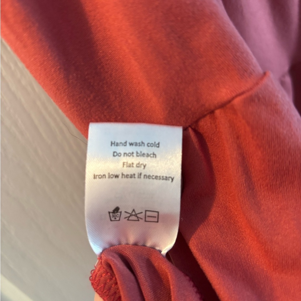 Elegant Red Women's Blouse - Picture 4 of 6